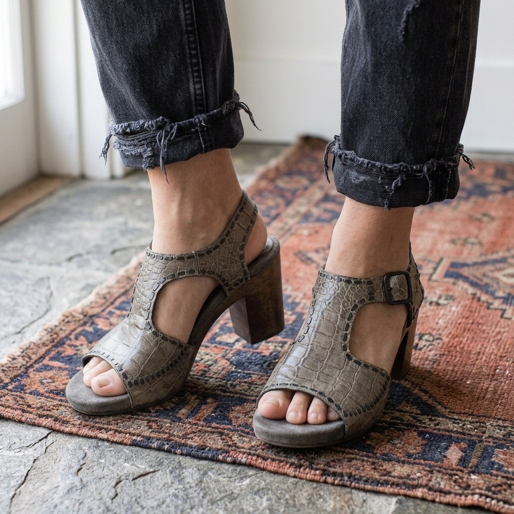 Calleen‎ Cordero Womens Sandals 8 Grey Croc Embossed Studded Leather Heel Boho